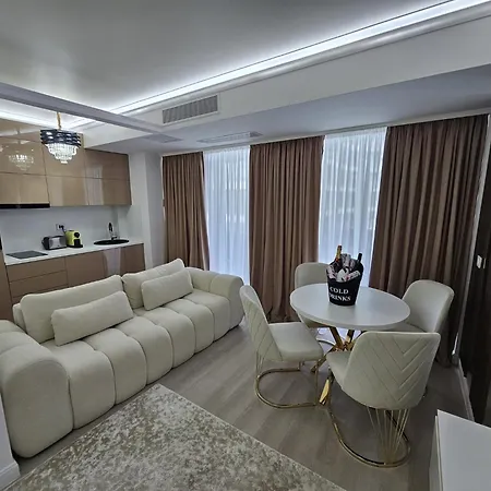White Titanic Luxury Hotel de apartamente Năvodari